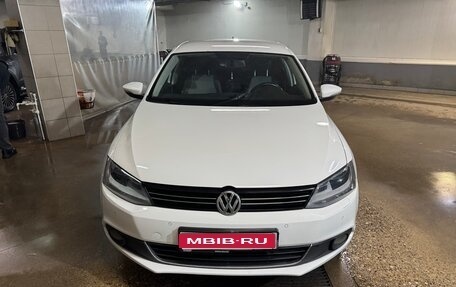 Volkswagen Jetta VI, 2012 год, 950 000 рублей, 1 фотография