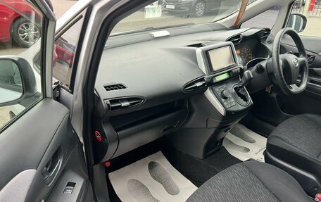 Toyota Wish II, 2010 год, 1 199 999 рублей, 12 фотография