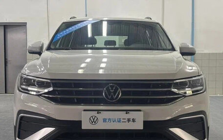 Volkswagen Tiguan II, 2021 год, 2 545 000 рублей, 2 фотография