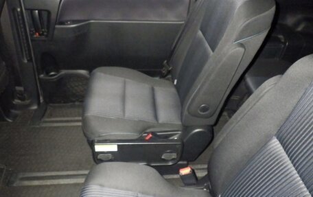 Toyota Noah III, 2015 год, 1 775 000 рублей, 5 фотография