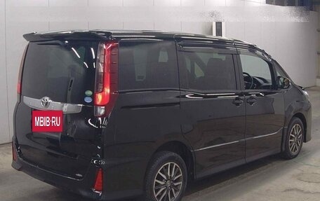 Toyota Noah III, 2015 год, 1 775 000 рублей, 3 фотография