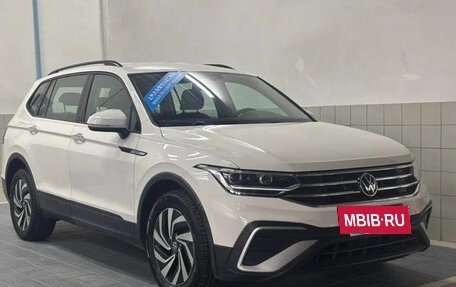 Volkswagen Tiguan II, 2021 год, 2 545 000 рублей, 3 фотография
