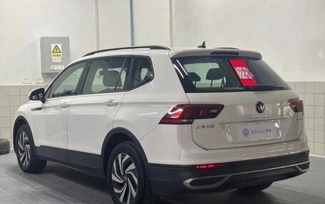 Volkswagen Tiguan II, 2021 год, 2 545 000 рублей, 4 фотография