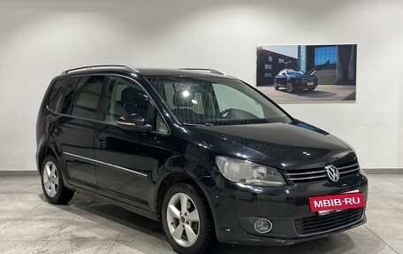 Volkswagen Touran III, 2013 год, 932 000 рублей, 3 фотография