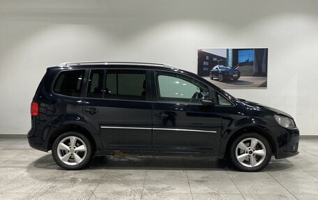 Volkswagen Touran III, 2013 год, 932 000 рублей, 4 фотография
