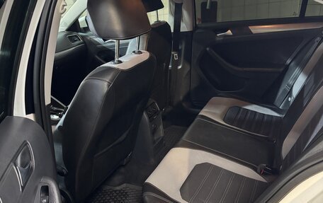 Volkswagen Jetta VI, 2012 год, 950 000 рублей, 6 фотография