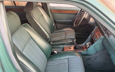 Mercedes-Benz E-Класс, 1992 год, 850 000 рублей, 5 фотография