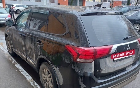 Mitsubishi Outlander III рестайлинг 3, 2019 год, 1 900 000 рублей, 4 фотография