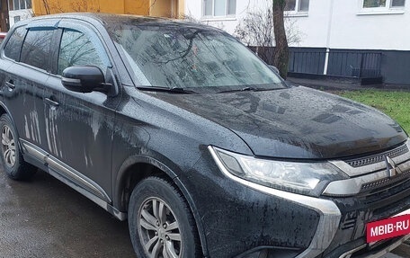 Mitsubishi Outlander III рестайлинг 3, 2019 год, 1 900 000 рублей, 2 фотография