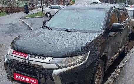 Mitsubishi Outlander III рестайлинг 3, 2019 год, 1 900 000 рублей, 1 фотография