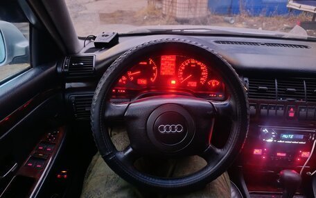 Audi A8, 1998 год, 650 000 рублей, 10 фотография