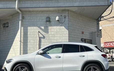 Mercedes-Benz GLA, 2022 год, 1 990 000 рублей, 3 фотография