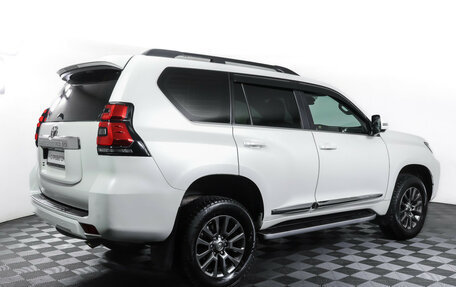 Toyota Land Cruiser Prado 150 рестайлинг 2, 2018 год, 3 990 000 рублей, 5 фотография