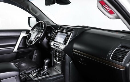 Toyota Land Cruiser Prado 150 рестайлинг 2, 2018 год, 3 990 000 рублей, 11 фотография