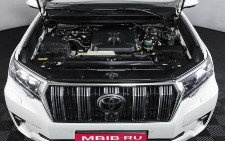 Toyota Land Cruiser Prado 150 рестайлинг 2, 2018 год, 3 990 000 рублей, 9 фотография