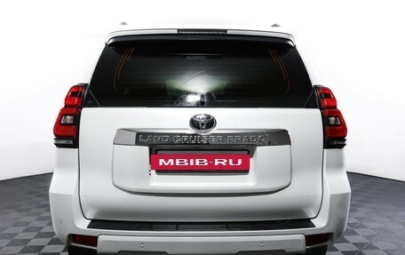 Toyota Land Cruiser Prado 150 рестайлинг 2, 2018 год, 3 990 000 рублей, 6 фотография