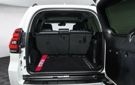 Toyota Land Cruiser Prado 150 рестайлинг 2, 2018 год, 3 990 000 рублей, 10 фотография