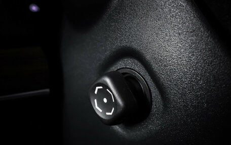 Toyota Land Cruiser Prado 150 рестайлинг 2, 2018 год, 3 990 000 рублей, 27 фотография