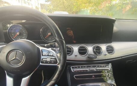 Mercedes-Benz E-Класс, 2019 год, 1 650 000 рублей, 3 фотография