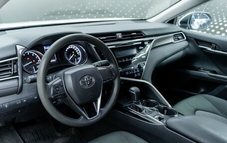 Toyota Camry, 2018 год, 2 040 000 рублей, 10 фотография