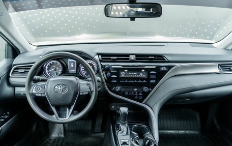 Toyota Camry, 2018 год, 2 040 000 рублей, 8 фотография