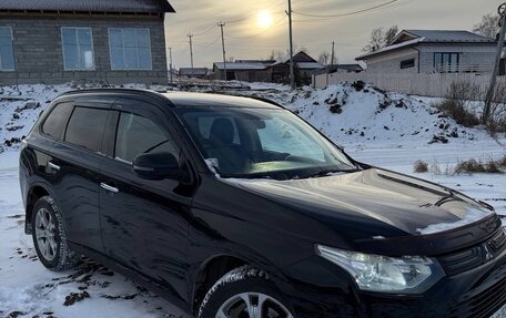 Mitsubishi Outlander III рестайлинг 3, 2013 год, 1 570 000 рублей, 3 фотография