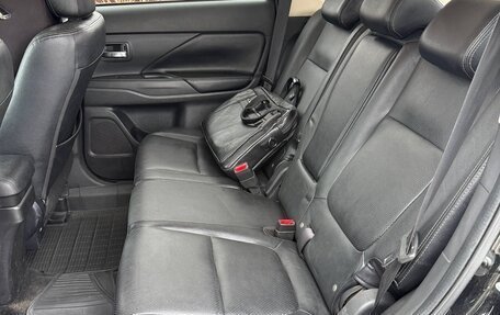 Mitsubishi Outlander III рестайлинг 3, 2013 год, 1 570 000 рублей, 10 фотография