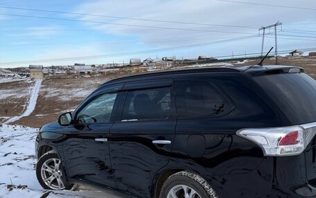 Mitsubishi Outlander III рестайлинг 3, 2013 год, 1 570 000 рублей, 4 фотография