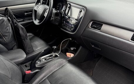 Mitsubishi Outlander III рестайлинг 3, 2013 год, 1 570 000 рублей, 13 фотография