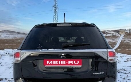 Mitsubishi Outlander III рестайлинг 3, 2013 год, 1 570 000 рублей, 5 фотография