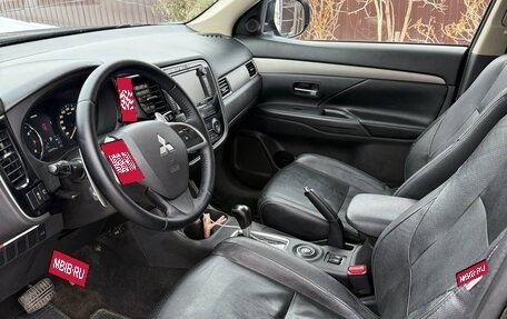 Mitsubishi Outlander III рестайлинг 3, 2013 год, 1 570 000 рублей, 14 фотография