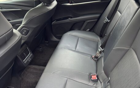 Toyota Camry, 2024 год, 3 950 000 рублей, 13 фотография