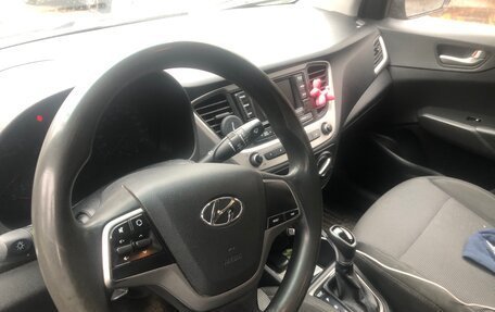 Hyundai Solaris II рестайлинг, 2018 год, 890 000 рублей, 3 фотография