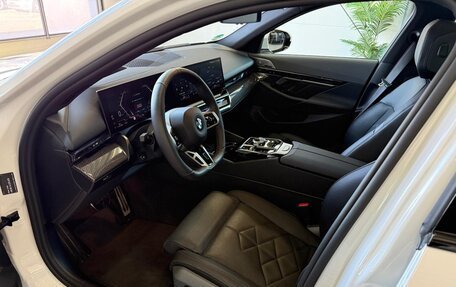 BMW 5 серия, 2025 год, 10 725 000 рублей, 11 фотография