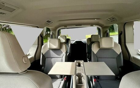 Volkswagen Multivan, 2022 год, 4 758 000 рублей, 5 фотография