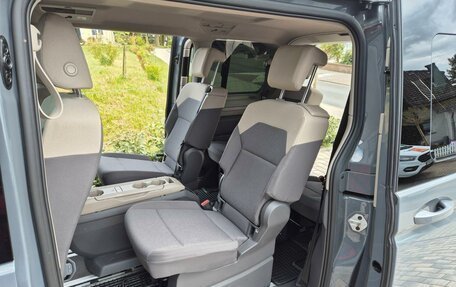 Volkswagen Multivan, 2022 год, 4 758 000 рублей, 8 фотография