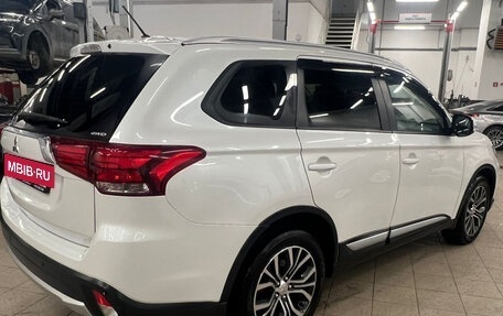 Mitsubishi Outlander III рестайлинг 3, 2015 год, 1 680 000 рублей, 4 фотография