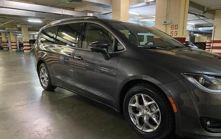 Chrysler Pacifica (RU), 2019 год, 3 950 000 рублей, 5 фотография