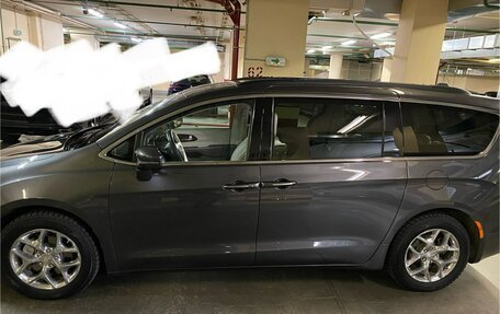 Chrysler Pacifica (RU), 2019 год, 3 950 000 рублей, 7 фотография