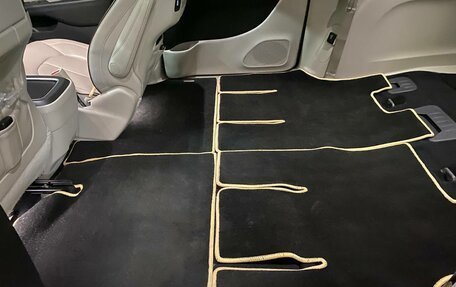 Chrysler Pacifica (RU), 2019 год, 3 950 000 рублей, 12 фотография