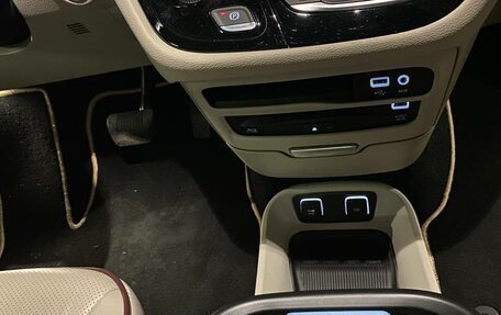 Chrysler Pacifica (RU), 2019 год, 3 950 000 рублей, 14 фотография