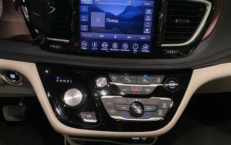 Chrysler Pacifica (RU), 2019 год, 3 950 000 рублей, 18 фотография