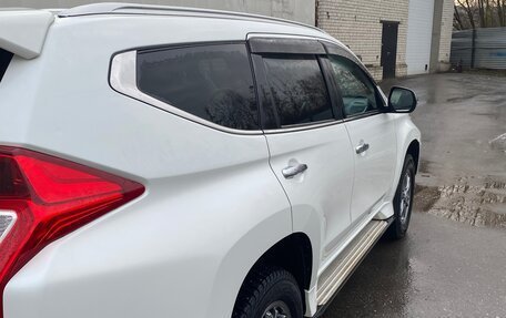 Mitsubishi Pajero Sport III рестайлинг, 2016 год, 3 000 000 рублей, 3 фотография