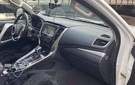 Mitsubishi Pajero Sport III рестайлинг, 2016 год, 3 000 000 рублей, 5 фотография