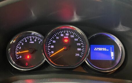 Renault Logan II, 2017 год, 750 000 рублей, 11 фотография