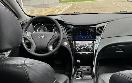 Hyundai Sonata VI, 2011 год, 950 000 рублей, 17 фотография