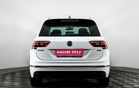 Volkswagen Tiguan II, 2018 год, 2 679 000 рублей, 6 фотография