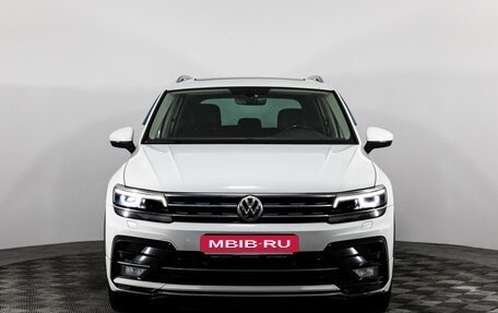 Volkswagen Tiguan II, 2018 год, 2 679 000 рублей, 2 фотография