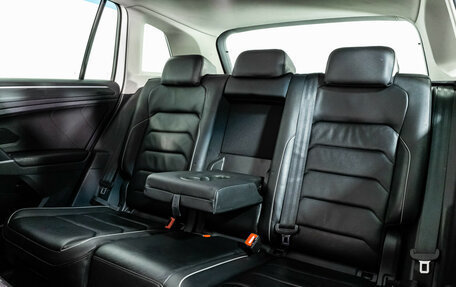 Volkswagen Tiguan II, 2018 год, 2 679 000 рублей, 21 фотография