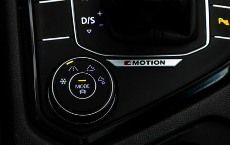 Volkswagen Tiguan II, 2018 год, 2 679 000 рублей, 17 фотография